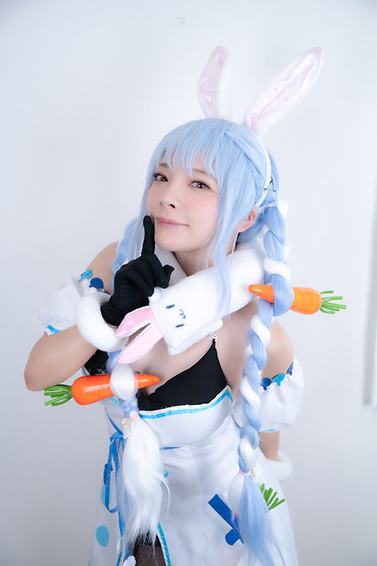 美少女コスプレイヤーさんの本性めくれるド淫乱痴女化！！情熱的汗だく3P中出しセックス！！【2キャラ収録！！】 サンプル 2
