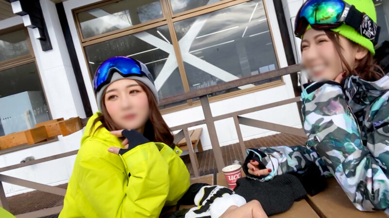 銀座クラブ嬢・美巨乳キャバ嬢・爆乳ギャル大生が雪山で快楽暴走！潮吹き、顔射、撮られまくりのゲレンデナンパ3本立て！ サンプル 1