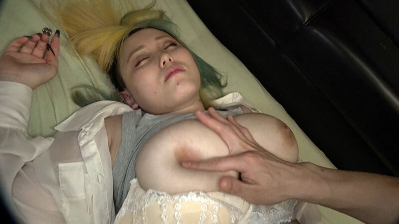 暗闇連れ込みSEX 巨乳が過ぎるド派手美女、おっぱい使いまくりセックス。爆ぜる巨乳の恵体 ネネさん 田中ねね サンプル 2