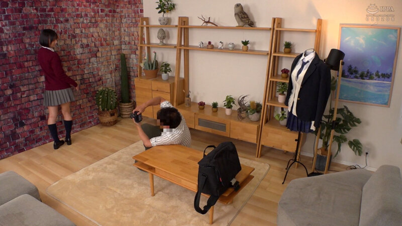 制服特化 おじ好きちっぱい誘女 剛毛ビッチ スレンダーボディ×ちっぱい×デカ尻 反則級の黄金比で依存確定！すず バスケ部/趣味オナニー もなみ鈴 サンプル 1