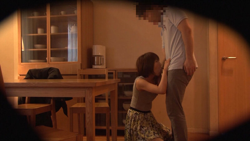 【寝取られすぎる妻】僕より大きいチ●ポに喜ぶ妻の姿… サンプル 2