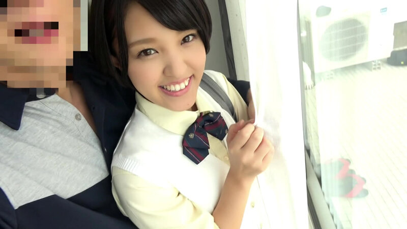 笑顔いっぱいのショートカットの女の子、外でも中でもどこでもエッチ サンプル 1