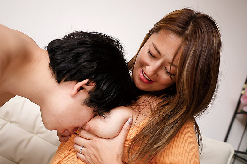 たわわな胸元を見せつけ誘惑してくる上司の奥さん 吹石れな サンプル 3