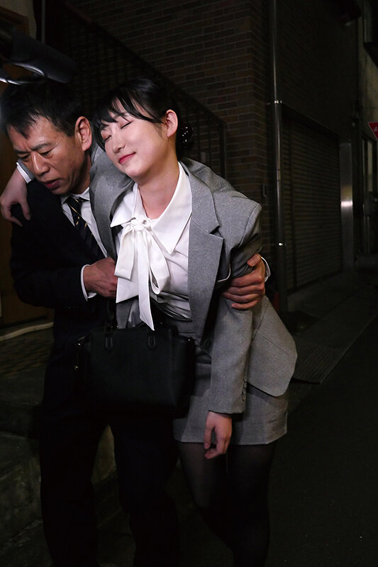 飲みすぎたフリしてデカチン上司を誘惑する淫乱女子社員 雪代美鳳 サンプル 1
