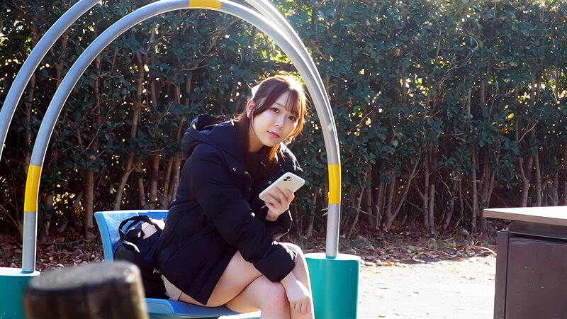 街のお姉さんがエロ過ぎてずっと見てたら、こっそり口で抜いてくれた話 サンプル 1