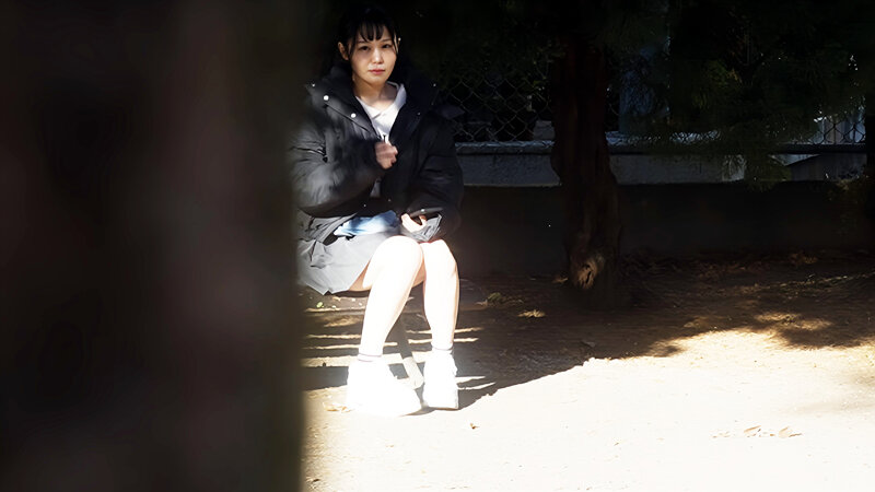 街のお姉さんがエロ過ぎてずっと見てたら、こっそり口で抜いてくれた話 サンプル 7