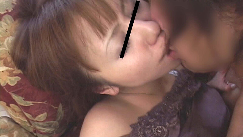 スカートめくれば、まさかのTバック！！ 清楚に見える奧さんの隠れたやる気はパンツに現る！？ 隠れビッチな淫乱妻 ナンパ中出し12人4時間 4 サンプル 8