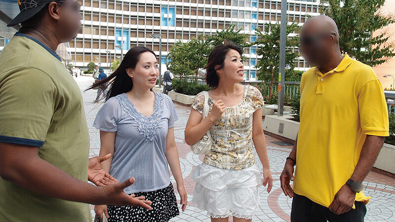 「やっぱり大きいのかな」「ちょっと興味あるかも」黒人にナンパされた熟女さんはデカマラに興味津々 想像以上の巨根を膣奥まで突っ込まれ狂ったようにイキまくる 黒人マラで昇天する素人熟女36人8時間BEST サンプル 6