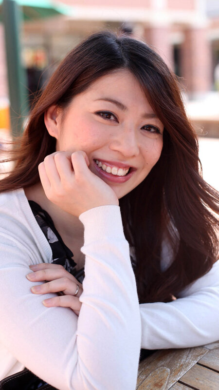 SEXするなら絶対 地方の人妻！！ヤリたい盛りの奧さんたち 平日昼間はイケない浮気タイム 清楚に見えて…実はヤリマン？旦那は知らない愛妻の淫らな性癖12名240分@11 サンプル 1