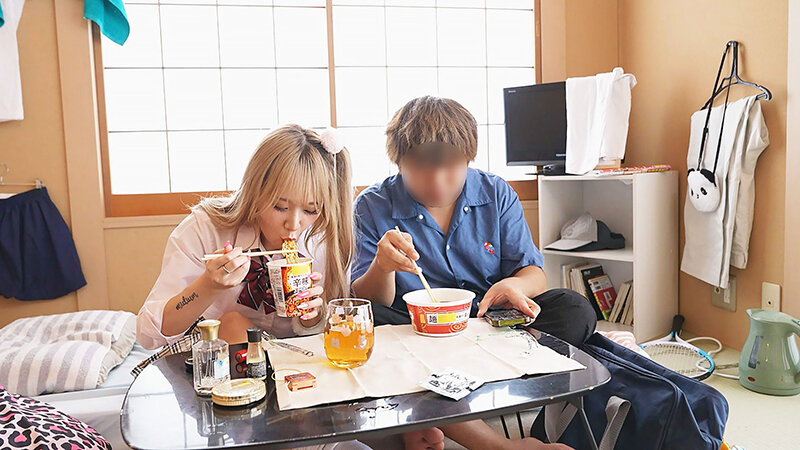 潮まみれギャル★汗だくびちゃびちゃ潮吹き中出しSEX！！彼氏のいいなりになって5P乱交も！？ （メスガキ33） 綾波れん サンプル 1