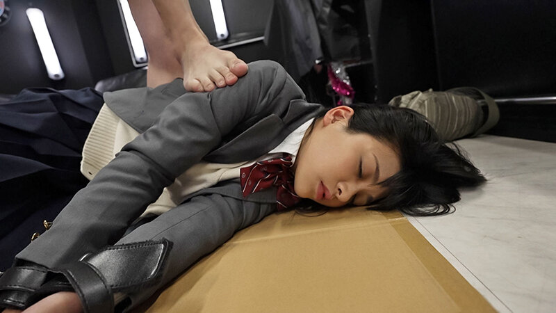 アジア美少女を監禁喉ボコ開発 4本の肉棒に貫かれ精子と唾液と涙でゴボゴボ喉奥ピストン地獄！精神崩壊！白目ひん剥き！狂人喉奥イラマチオ 喉ボコ美少女いくら 海野いくら サンプル 1