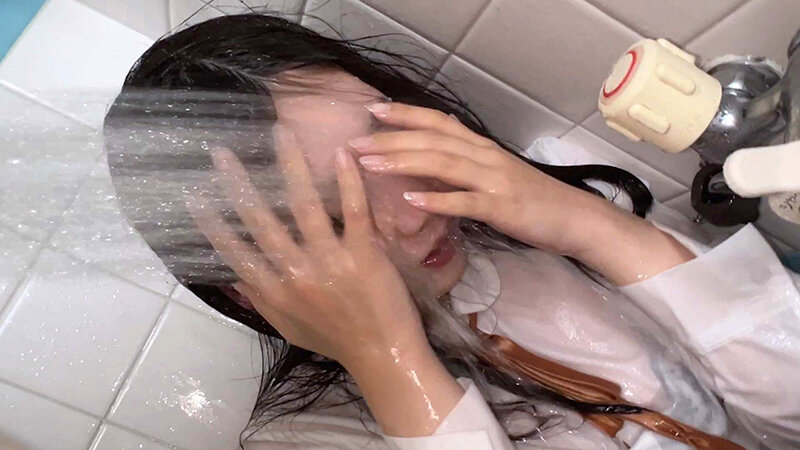 のぞき見バスタイム 騒音に耐えかねて窓を覗いたら地味で物静かな娘がお風呂場で自慰行為をしている姿をみてしまい、俺は発育途中のムチムチな身体に興奮してしまい我慢できずに犯した。 篠崎菜都香 サンプル 3