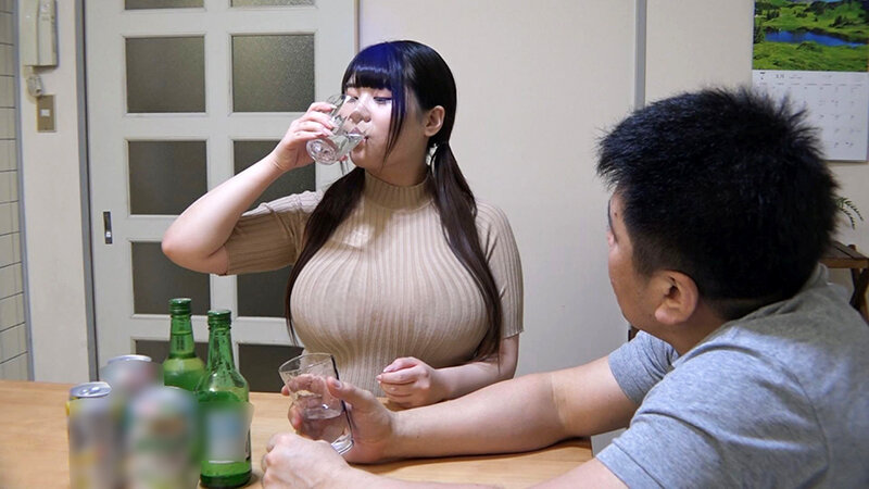 デカ乳が服の上からでもクッキリ目立つ井●線沿いの元気な居酒屋店員さん、かなり押しに弱いタイプで巨根でヒィヒィ潮吹きまくってガチ逝き二重丸 ひより（I-cup/21歳） 白雪美月 サンプル 2