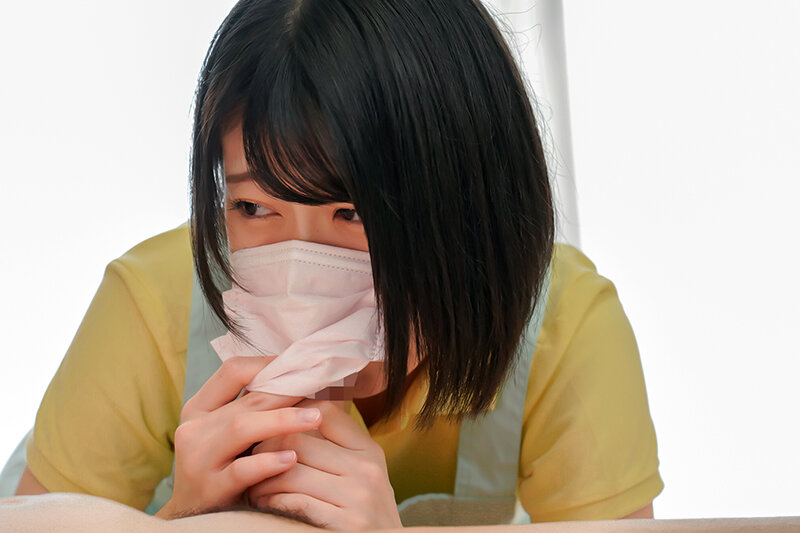出張介護士を自宅に呼んだら気弱で真面目な巨乳介護士がやってきた！当然セクハラしても文句言わず…。それどころかマスク下の本性は超エロ女で恥ずかしがりながらも発情！ 如月ゆの サンプル 4