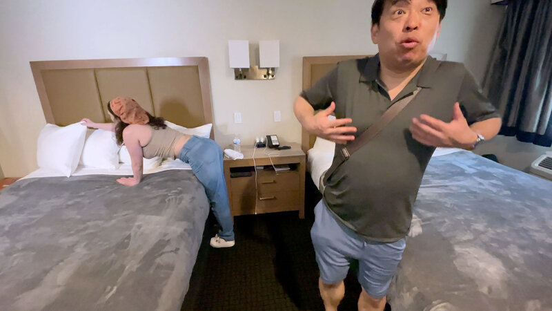 ロス滞在中の巨乳ハウスキーパーにチップ多く払ったらセックスまでしちゃった！エヴァ（30） サンプル 2