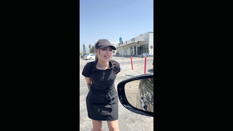 ロスの有名ホットドッグ店の看板美女がオモチャのモニターからまさかの絶頂生ハメSEXに！！アナ（25） サンプル 2