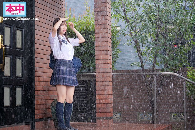 濡れ透けJ●が自宅の軒先で勝手に雨宿りしてたので中出しレ×プ 鈴の家りん サンプル 1