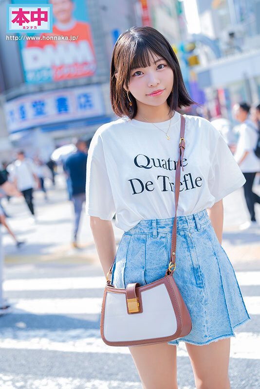 乃●坂にいる子にちょっと似てる女の子中出しAVデビュー 被写体モデル1時間3000円でやっている女子にAV出演交渉！即中出し解禁！ 水野ろあ サンプル 1
