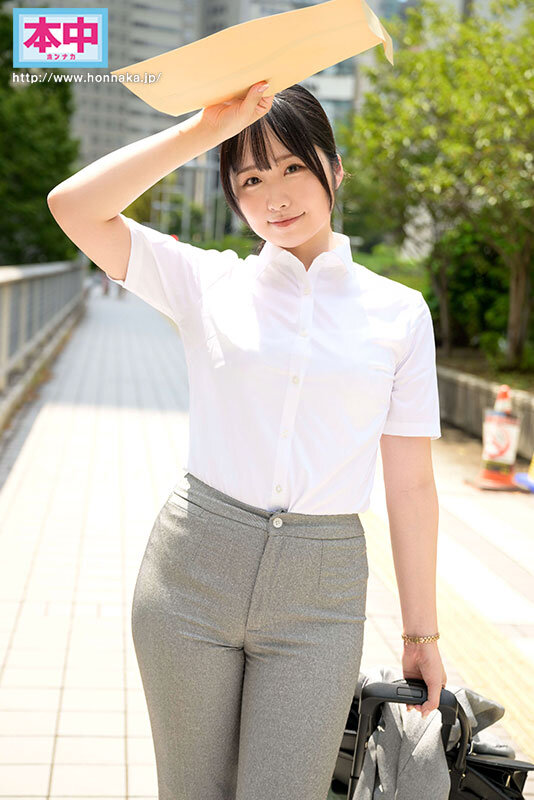 私、就活の合間にAV出演します 地方から企業面接のために上京して来た女子大生。面接と面接の空き時間に中出しAVデビュー！！ 南紫音 サンプル 1