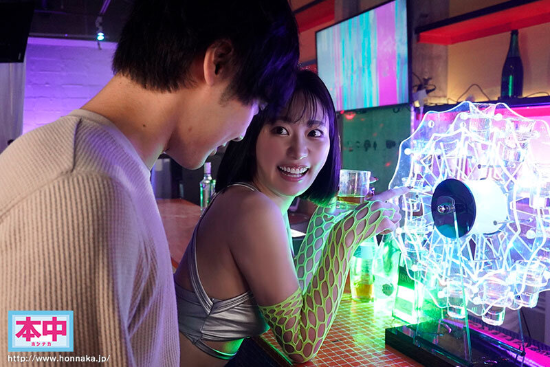 クラブで出会ったお姉さんに誘惑挑発され密室に連れ込まれてブリンブリン尻でバンバン腰振りダンスにドピュッ！と中出しが止まらない！！ 美谷朱音 サンプル 1