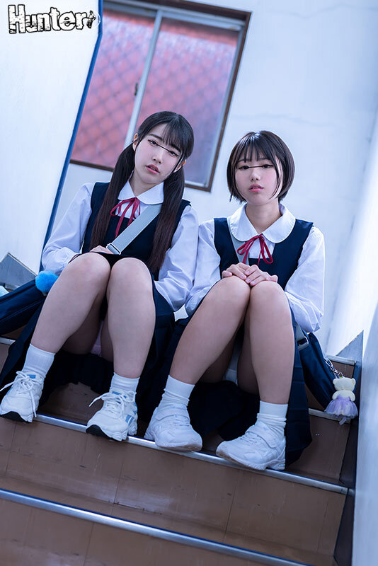 ゲーセンで知り合ったうぶ学生にいたずら！親に反抗期全開の大人になりたがるうぶ学生にいたずらしまくり！AV＆エロ本を見せつけチ○ポも見せつけフェラさせたり！言う事を聞かない時はビンタや喉奥イラマ！更には顔射、イラマ漬け喉奥発射、中出しまでしちゃいます！ サンプル 1