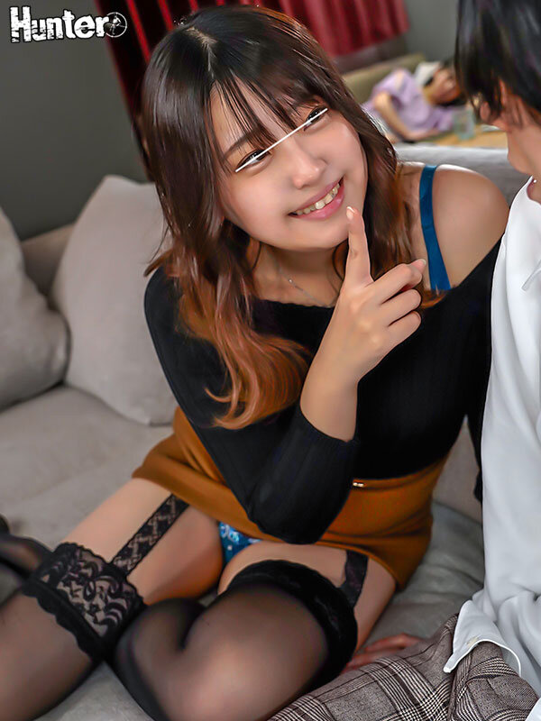 姉の友達がエロ過ぎる！至近距離に姉がいるにも関わらず巨乳密着中出しOKでボクを誘惑！するとその様子に気づいた姉も密かに発情して追撃近親相姦！ サンプル 5