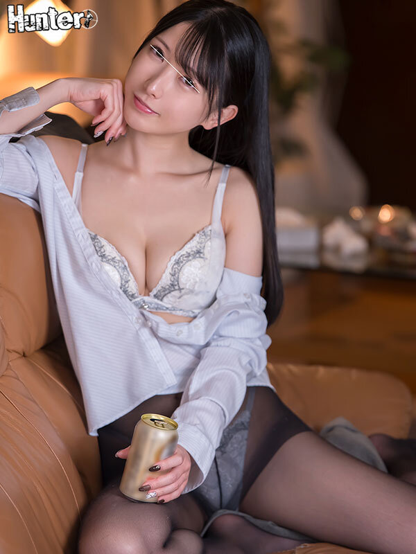 職場ではクソ真面目なのに家では超ズボラな姉が弟の童貞チ○ポで爆イキ大絶頂！姉が弟の初めてを奪うって…なんかいやらしいシチュエーション… サンプル 1