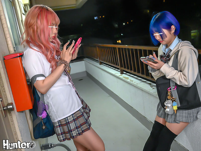 ギャル女子○生のたまり場と化したボクの部屋でギャルたちと川の字数珠つなぎFUCK！ボクの部屋をたまり場として利用しているギャルたちはボクを男として意識していないので余裕でお泊り！一緒に川の字で寝てると寝相が超悪く服がかなりはだけて派手な下着が見えたり… サンプル 7