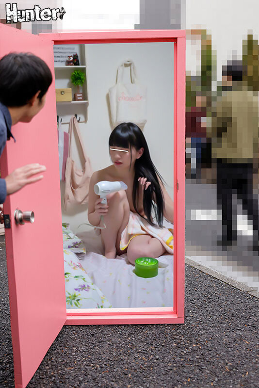 どこへでもドア「キャー、エッチ！何でここにいるの？早く出てってよ！」そのドアを使うとどこへでも行けるんです！そしてどこででもイケるんです！3 サンプル 2