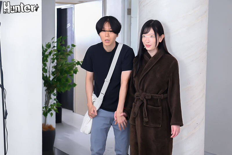 「私たちを満足させるまで帰っちゃダメ！」時間とお金を持て余したセレブ若妻と魅惑の中出しハーレム乱交！ サンプル 2