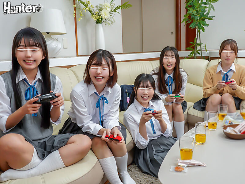 『お兄ちゃんで罰ゲーム』開始！これは普段からキモがられている兄の部屋に妹と友達が乱入し突然パンツを見せる罰ゲーム！更にエスカレートしていき サンプル 2