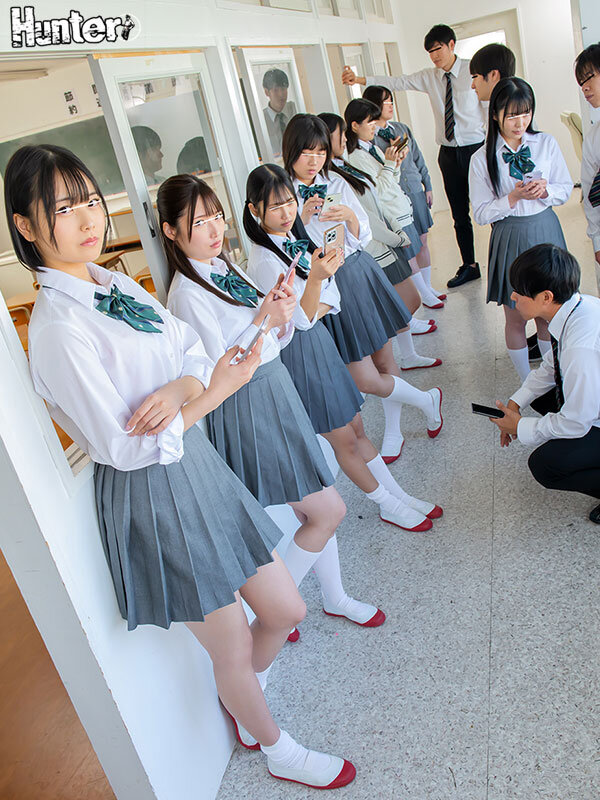 校内立ちんぼ女子〇生2！ホ別1.5？校内でヤレばホテル代無料！交渉次第でNNOK！援交・パパ活する女子たちは最近公園で取り締まりが厳しく… サンプル 1