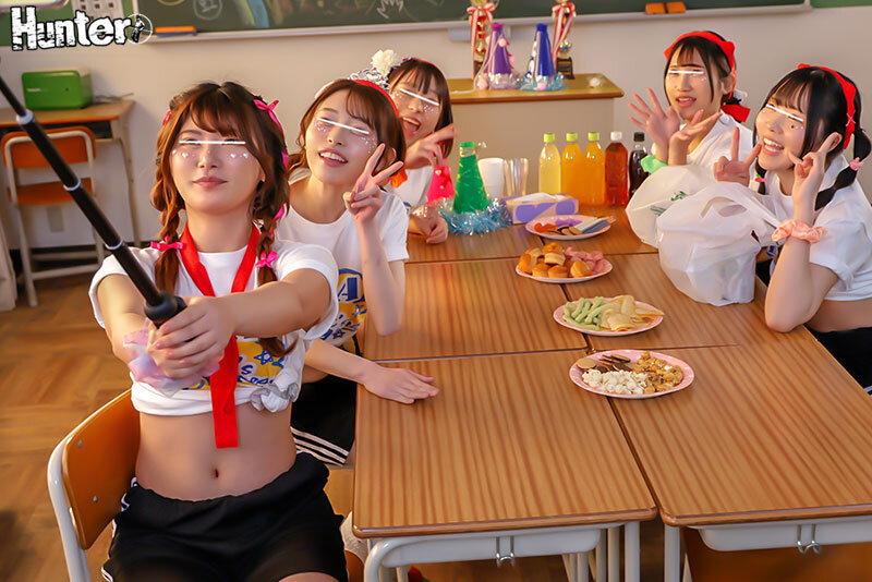 体育祭のあとで開放的になったクラスのエロ可愛い一軍女子たちと青春ハーレム乱交！普段は絶対に交わることのない男女が浮かれ気分でコンドームも付けずに中出し放題！ サンプル 2