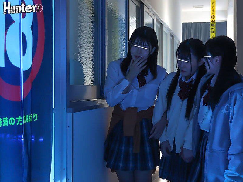 18歳未満立ち入り禁止の暖簾をくぐれば欲求不満な女子生徒といつでもヤリ放題！18歳未満立ち入り禁止の暖簾の先にはエロがある！使われていない旧校舎に出来た 18禁スペースは暇を持て余した学生たちの発情スポットに！ サンプル 3