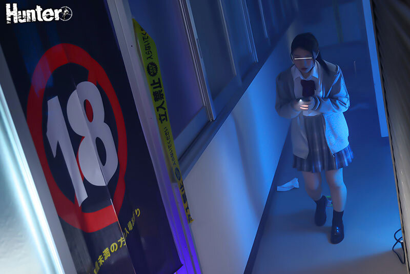 18歳未満立ち入り禁止の暖簾をくぐれば欲求不満な女子生徒といつでもヤリ放題！18歳未満立ち入り禁止の暖簾の先にはエロがある！使われていない旧校舎に出来た 18禁スペースは暇を持て余した学生たちの発情スポットに！ サンプル 4
