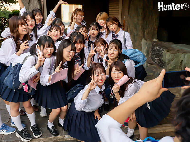 修学旅行で21人の可愛いクラスメイト女子全員と密着度400％中出しハーレム大乱交！ サンプル 2