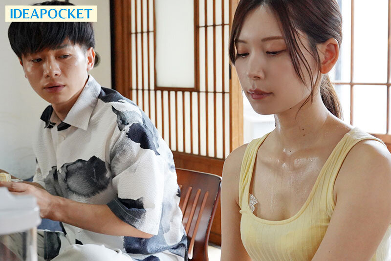 夏の終わりの汗だく中出し性交 人妻になったお従姉ちゃんの無防備な色気にボクは理性を抑えられず…。 明里つむぎ サンプル 1