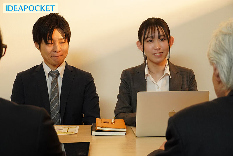 出張先が記録的豪雨で妹みたいな先輩と突然相部屋に… 童貞の僕に悪ふざけ誘惑してくる女上司の意外すぎるスリム巨乳に我慢できず朝まで何度もSEXしまくった 月城りり香 サンプル 1