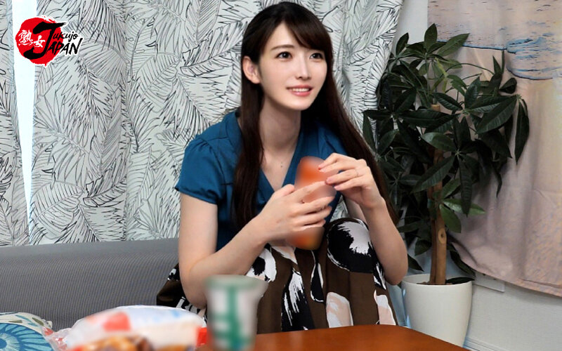 イケメンが人妻を部屋に連れ込んでSEXに持ち込む様子を盗み撮りしたDVD。019～強引にそのまま中出ししちゃいました～ サンプル 1