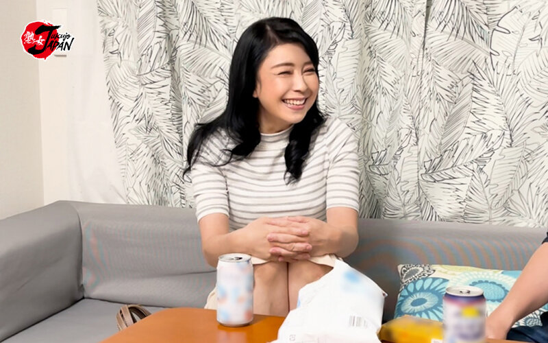 イケメンが人妻を部屋に連れ込んでSEXに持ち込む様子を盗み撮りしたDVD。021～強引にそのまま中出ししちゃいました～ サンプル 6