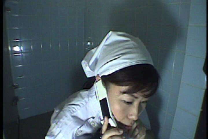 給食センターで働くおばさんのトイレ盗撮 尿検査採取映像2 38人 サンプル 6