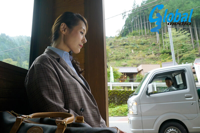 昭和 夫婦喧嘩で山奥の田舎村に出戻りした人妻。男たちとの肉体関係で乱れる貞操観念 人目のつかない場所で元彼と・母に内緒で助平な義父と・かつて童貞を奪った酒屋の息子と 西園寺美緒 サンプル 1