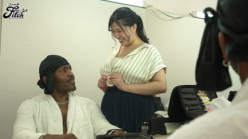 黒人解禁！！黒人巨根アーティストNTR ライトに映る衝撃のデカマラに身も心も奪われた豊満爆乳妻 武田怜香 サンプル 2