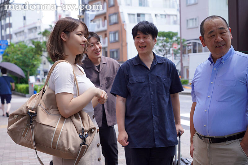 中途の人妻社員が肉便器と化すまで、部署全員で輪●し続ける温泉旅行。 高梨真緒 サンプル 1