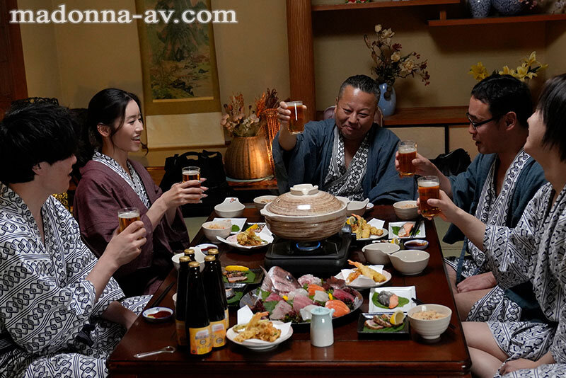 中途の人妻社員が肉便器と化すまで、部署全員で輪●し続ける温泉旅行。 宮下華奈 サンプル 1