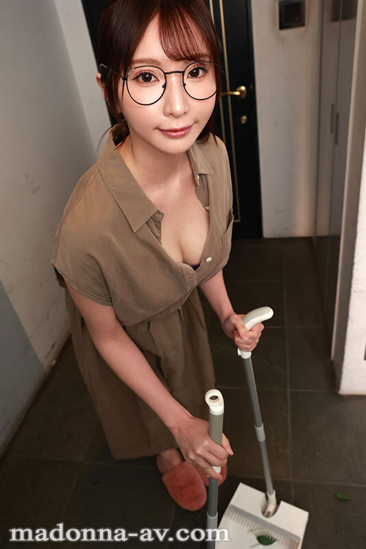 【VR】新妻ゆうか 初VR 単身赴任先でムラムラが収まらず行ってしまったメンズエステでお隣の地味奥さんと遭遇…。隣人妻と身体の相性が抜群で、本番NGのはずが求められるまま中出しSEXしまくった僕。超高画質8K サンプル 2