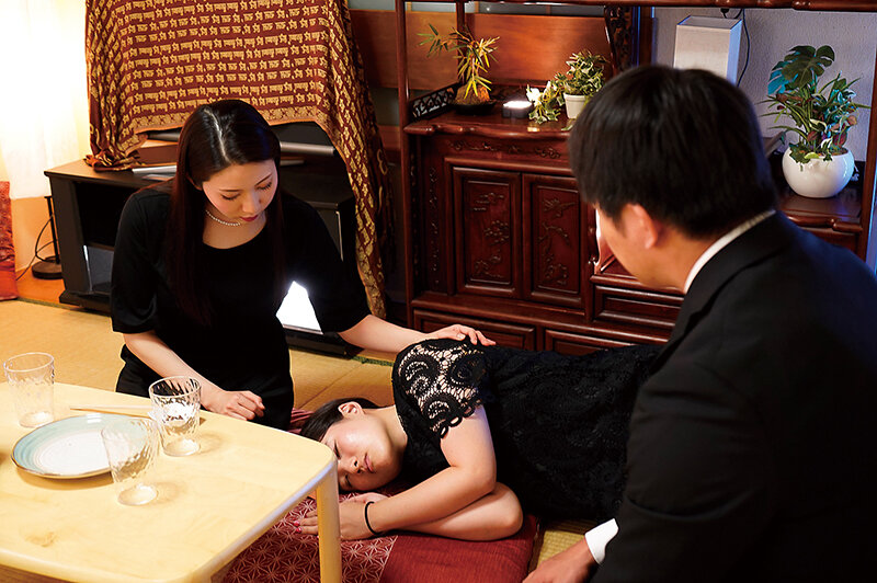 妻の母が未亡人となって三年目の夜 寂しげなその喪服姿の義母を抱きしめずにはいられなかった 妃ひかり サンプル 2