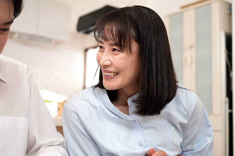 優しくてキレイなお義母さんに恋をしてしまった僕 平岡里枝子 サンプル 4