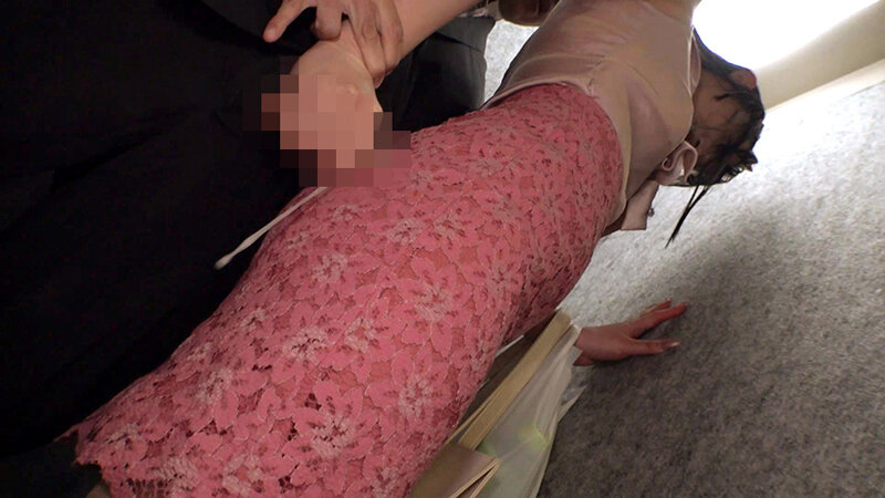 オフィス痴●で感じちゃう…敏感OLは職場の男達に1日中触られ放題のいつでもOKドスケベ娘【痴感オフィスレディ・静河さん21歳の場合】 サンプル 8