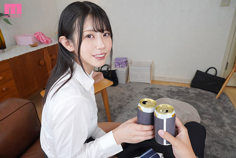 【VR】会社イチ可愛くて気さくな女上司と終電逃がして宅飲み継続ッ…！ 酔いどれ甘々ベロキス魔の全体位キスキス中出しSEXにまみれた最高の一日…。 葵いぶき サンプル 3